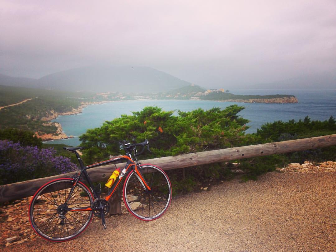 O săptămână pe cursiere în Sardinia: intre cantonament si cicloturism racing
