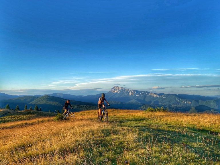 O dată în viață: încearcă un adventure MTB Camp în Munții Iezer-Păpușa!